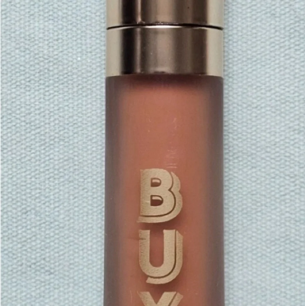 Buxom Full-On Plumping Lip Cream in Spiced Vanilla Latte (m01)
